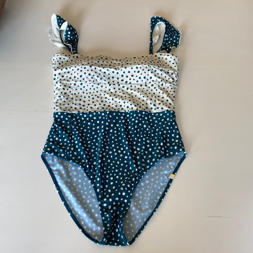 Gently used (nearly new!!) Summersalt one piece.